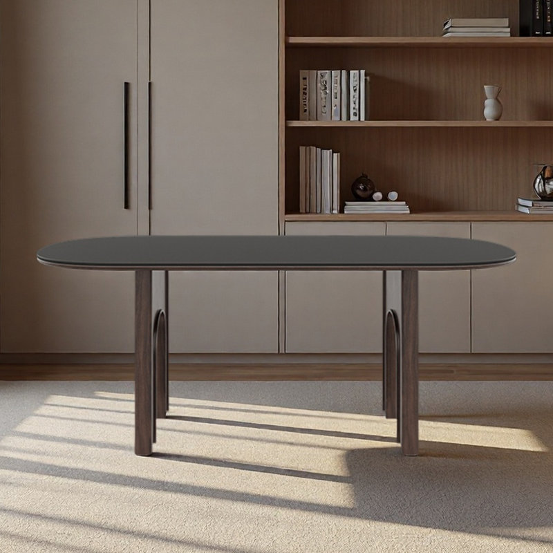 Bureau en granit noir mat avec une forme elliptique, H 29,53 po x l 55,12 po x P 31,5 po