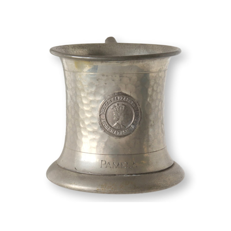 Grande tasse martelée couronnée Queen Elizabeth