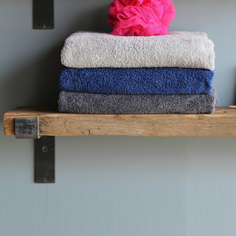 Tablette murale en bois faite à la main, noire et noyer, 23,6 po x 6,3 po x 5,5 po | 100% bois d'épinette avec base en métal robuste | Conception rustique de couleur unie, parfaite pour la décoration intérieure et le rangement | Supporte jusqu'à 5,3 lb, fixation murale facile