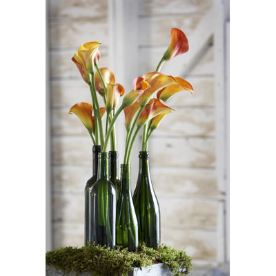 " Flower Arrangements As A Wedding Decoration "