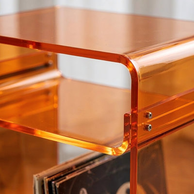 Table d'appoint orange en acrylique de 50 cm de haut, table de chevet à deux niveaux avec rangement pour disques vinyles, table de chevet originale et table d'appoint tendance avec 2 étagères ouvertes pour magazines et livres, meuble en acrylique pour salon, chambre et bureau.