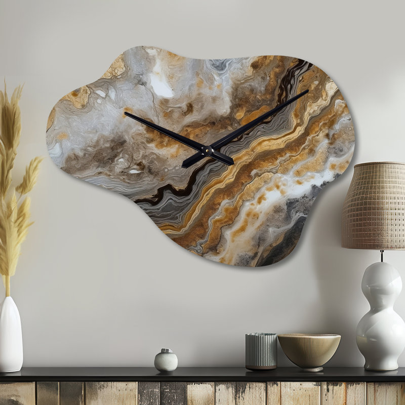 Or et gris A Marble Effect I - Horloge murale moderne en métal, impression asymétrique, Petit