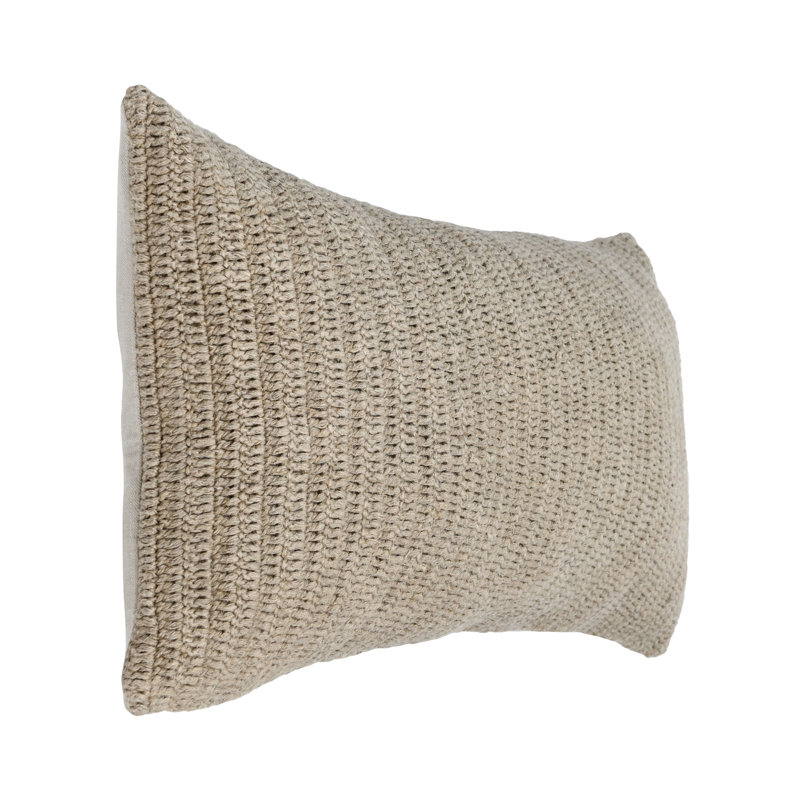 Coussin décoratif tricoté 16 po x 36 po Nakeya, Beige