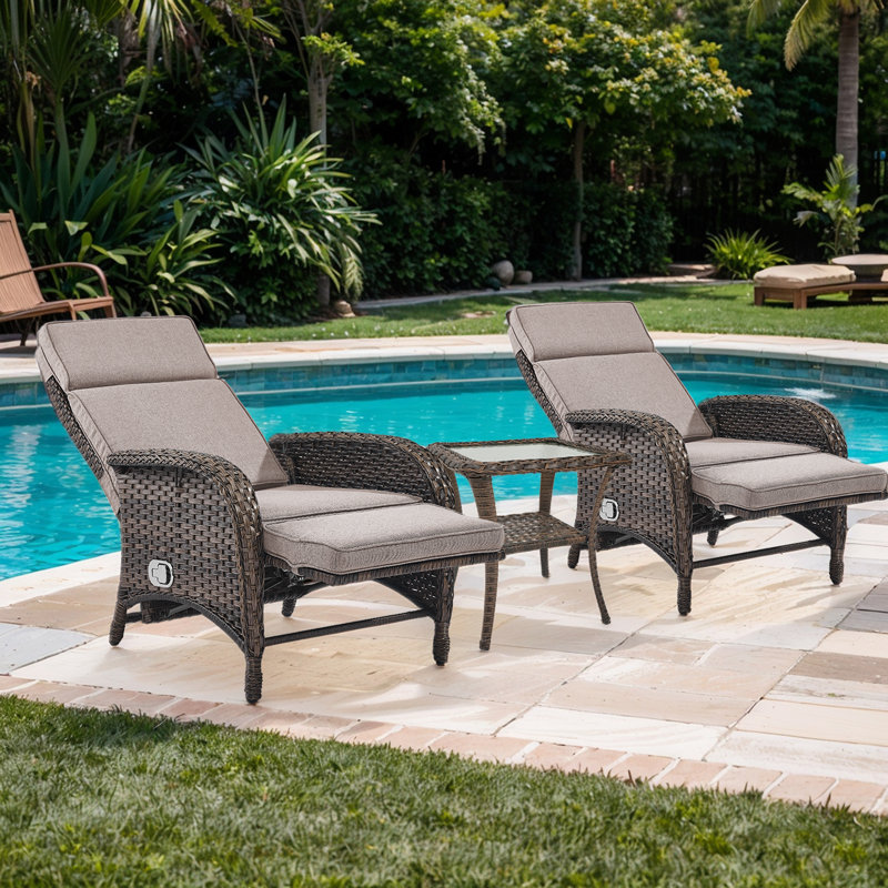 Ensemble de chaise longue d'extérieur Valierius avec table d'appoint pour piscine, patio et terrasse, Beige