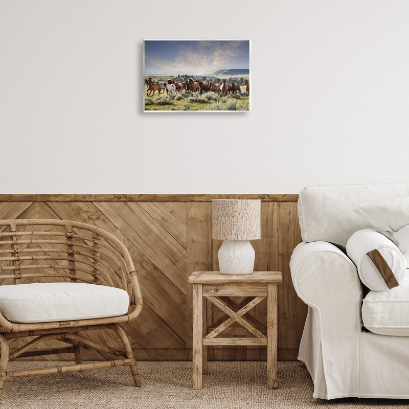 Art mural sur bois, "Bustling Horse Herd in Nature", par PHBurchett, H 10 po x l 15 po