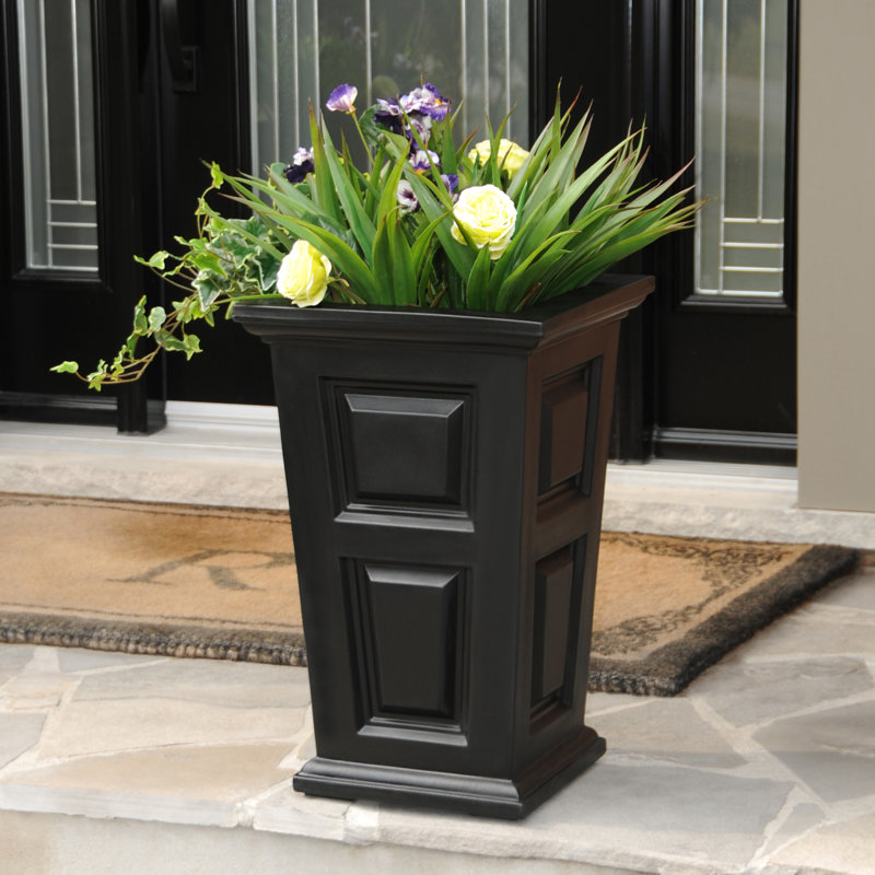 Siriana Self-Watering Resin Pot Planter , Black