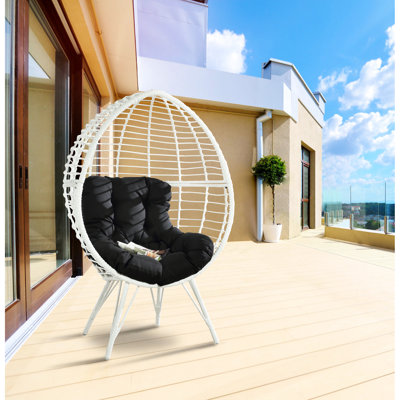 Tissu noir, blanc, chaise longue d'extérieur, structure en métal, coussin en mousse, support de 220 lb, siège en métal de 17 po de hauteur, structure portante, niveau