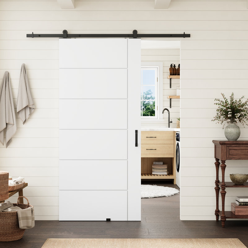Porte intérieure standard à panneaux plats 6 panneaux 36 po x 80 po, style moderne, en bois massif apprêté blanc, avec ensemble de quincaillerie noire pour porte de grange montée sur le dessus