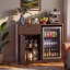 Buffet cannelé de 39,4 po avec mini-réfrigérateur, grand tiroir, armoire de rangement, tablette réglable, supports à verres à vin et prise de courant intégrée-1388063213