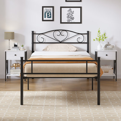 Ensemble de chambre à coucher avec cadre de lit en métal 3 pièces avec 2 tables de chevet, lit plateforme noir avec tables d'appoint avec rangement, tables de chevet à tiroirs et tablettes ouvertes pour la chambre à coucher, style industriel campagnard