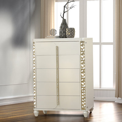Commode en bois beige de style traditionnel avec accents à DEL dorés