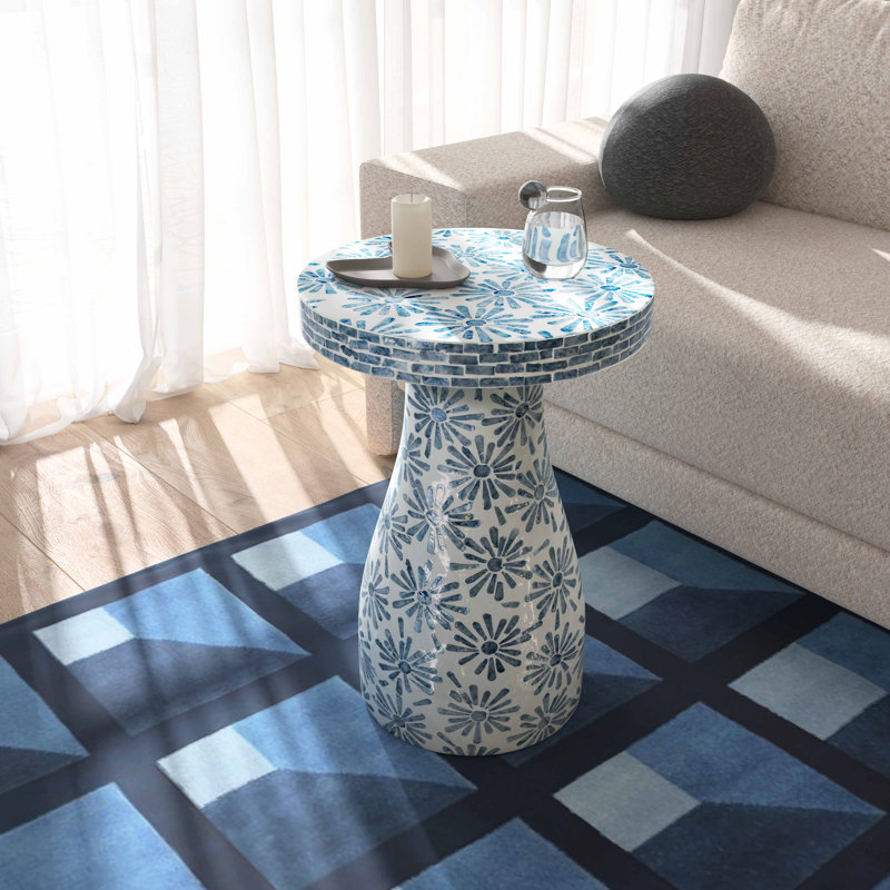 Table de bout en mosaïque Shell, Motif floral bleu