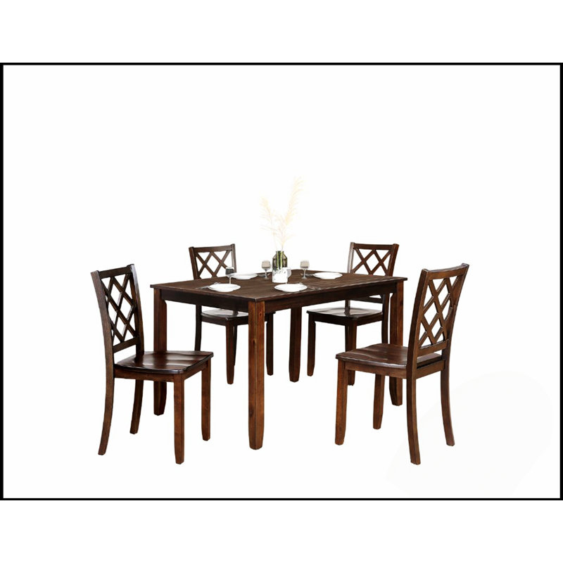 Table de salle à manger extensible au fini noyer Ginny, parfaite pour les repas élégants et fonctionnels dans n'importe quelle maison.