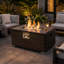 Foyer de table rectangulaire au propane 32 pouces avec plateau en tuile, brûleur à gaz 50 000 BTU avec base en osier, finition brune pour patio et jardin