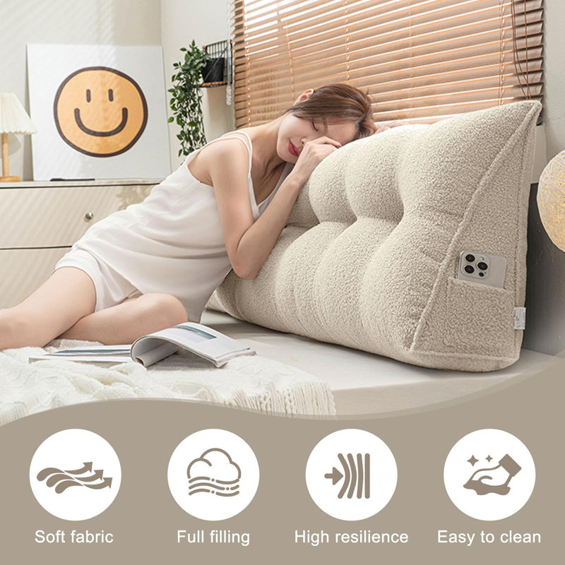 Coussin Teddy Velet, Beige, Triangulaire H 20 po x l 76 po