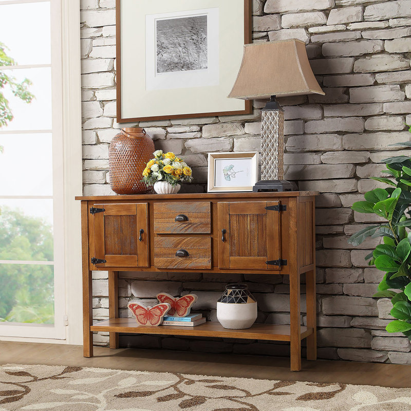 Buffet de rangement en bois massif de style rétro avec beaucoup d'espace, une fabrication durable et une utilisation polyvalente pour la décoration intérieure