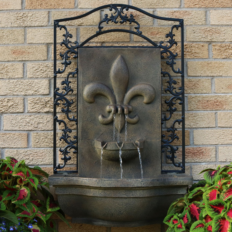 Fontaine murale d'extérieur solaire en polystone French Lily avec pile de secours - pierre florentine, Pierre florentine