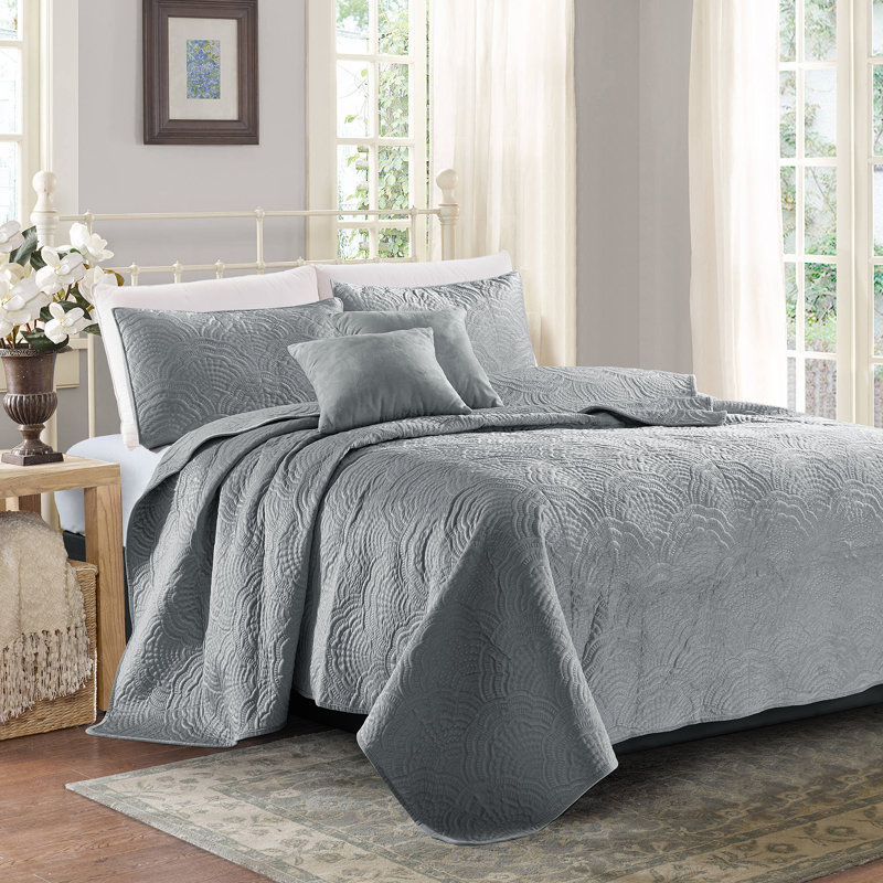 Luxury Coastal Polyester Box Stitch Quilt, Light Gray, King Quilt + 2 King Shams