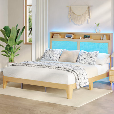 Lit King Size en rotin avec éclairage DEL, sommier en bois robuste, tête de lit avec rangement à 2 niveaux, station de recharge, sommier silencieux, montage facile, sans emballage – Taille : KING