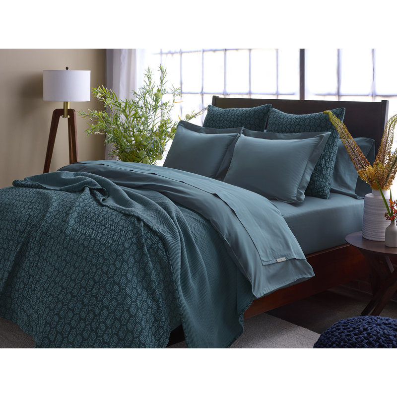 Mirada Organic Matelasse Blanket, 108" L x 92" W, Fawn Chrysanthemum