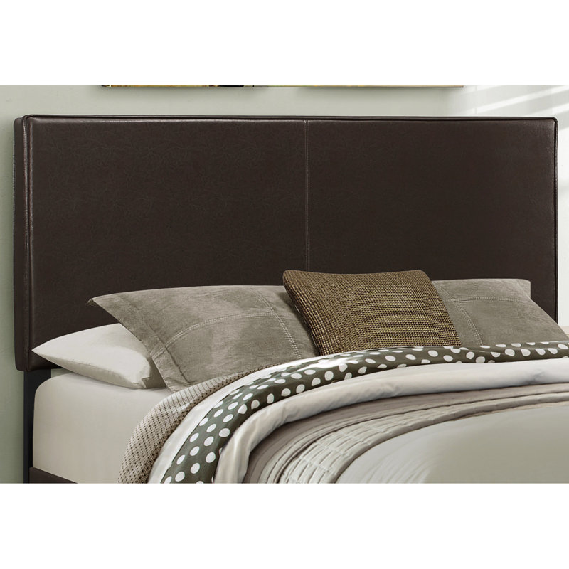 Grand lit tapissier brun pour un décor de chambre à coucher en cuir calme et fonctionnel