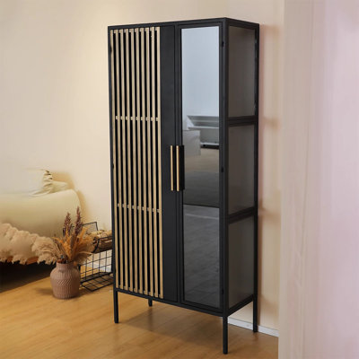 Vitrines en fer noir