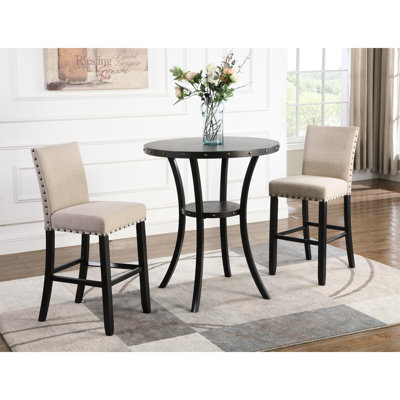 3 tables de salle à manger, une table ronde et 2 chaises en tissu brun clair