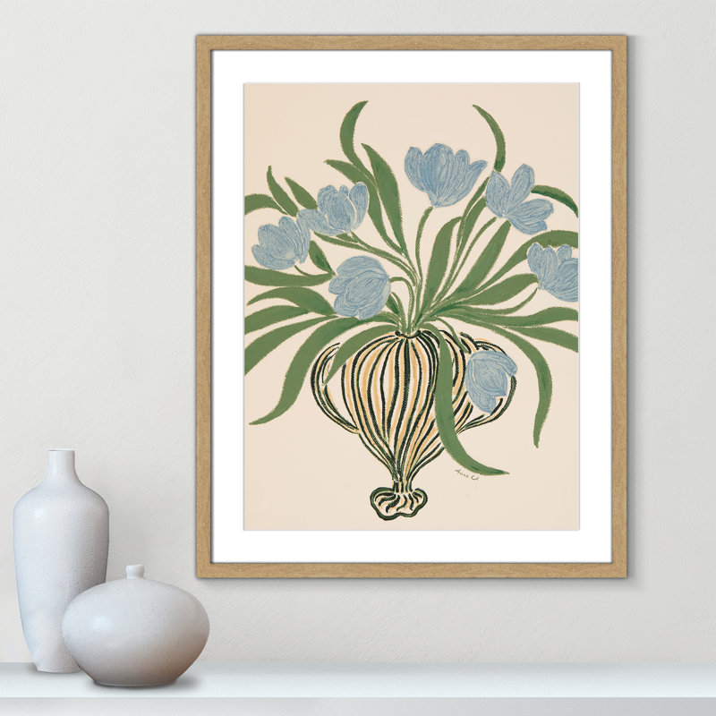 «La Poire Blue Tulips Print» par Camilla Bergqvist, H 29,5 po x l 23,5 po x P 1,25 po