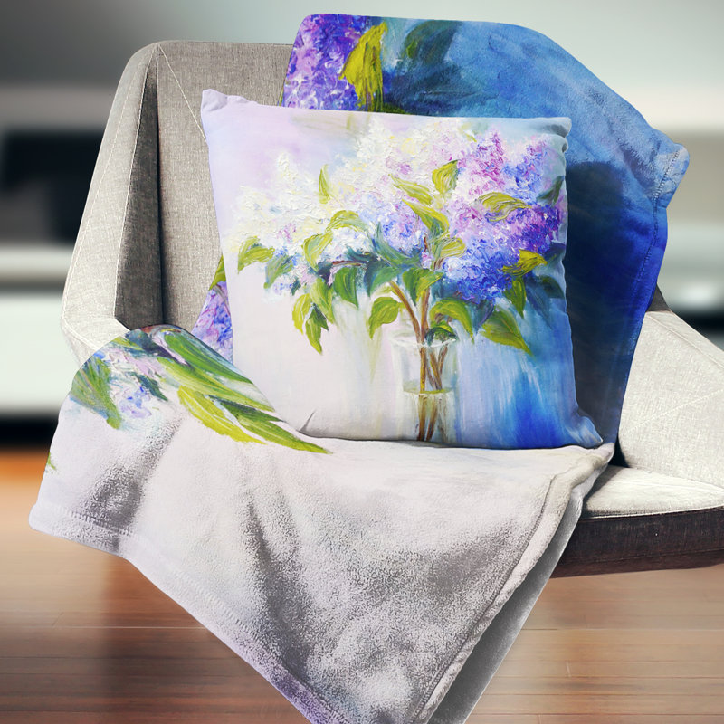Lilas bleus et blancs dans un vase - coussin à imprimé floral, 16 po x 1 po, Coussin décoratif