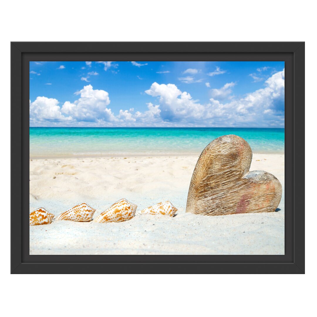 Gerahmtes Wandbild Sandstrand mit Muscheln