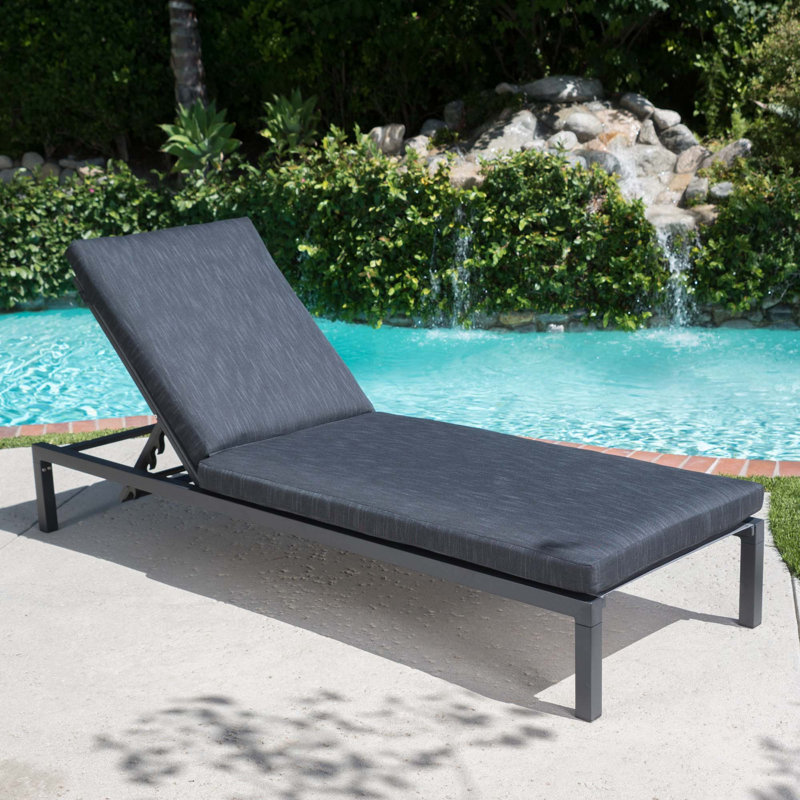 Chaise longue parfaite pour les espaces extérieurs