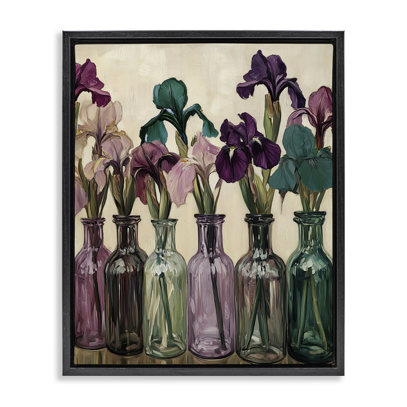 Iris dans des bouteilles aux tons de bijoux, Cadre flottant noir de jais, H 31 po x l 25 po