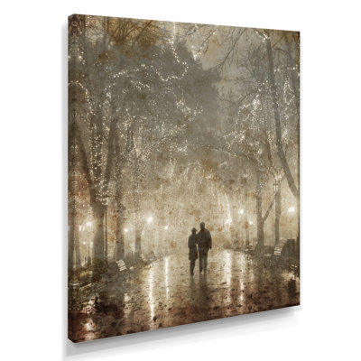 Paysage, «Couple Walking in Night Lights», photographie sur bois en gris