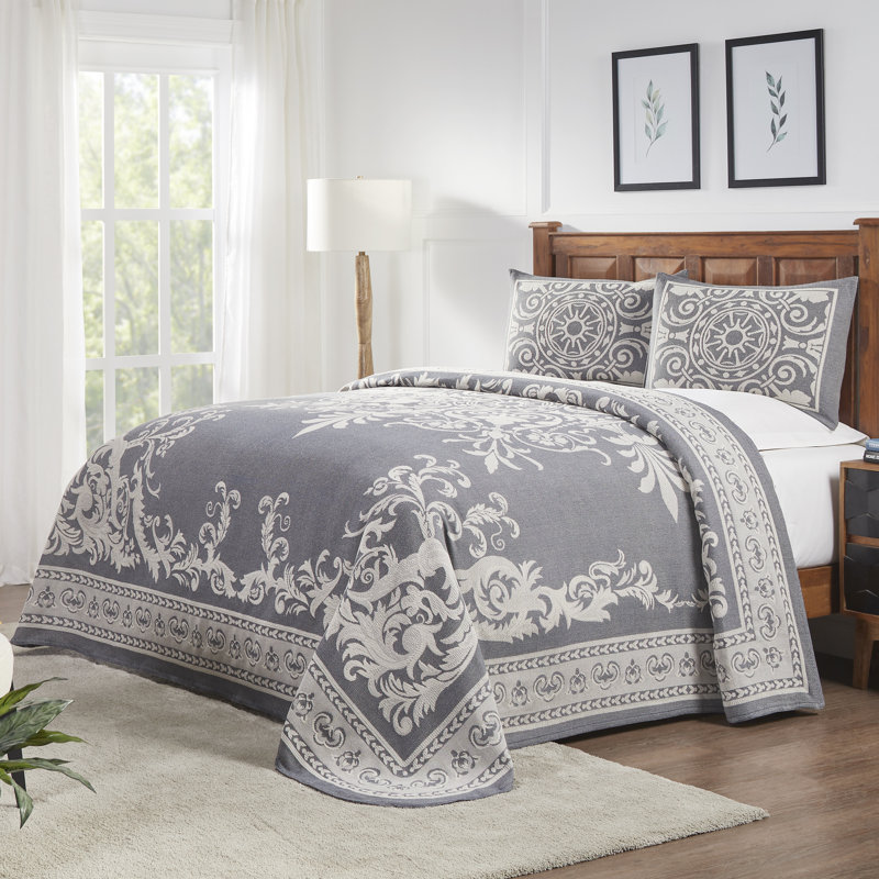 Rio Lightweight Cotton Blend Woven Jacquard Traditional Medallion Bedspread/Coverlet Set, Queen + 2 Shams, Denim Blue