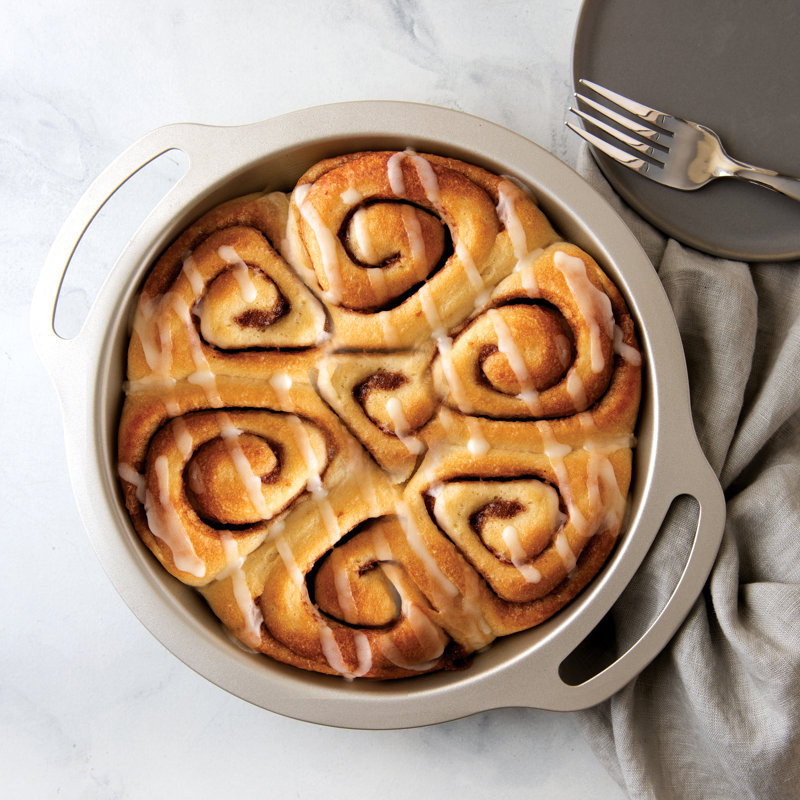Nordic Ware 9 in Round Cake Pan