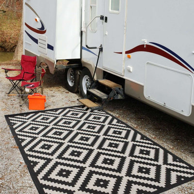Ecology Collection Geometric Indoor / Outdoor Area Rug