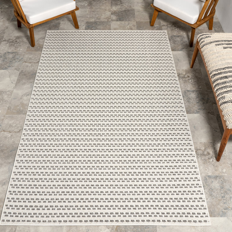 Halsey Geometric Indoor/Outdoor Area Rug, Rectangle 4' x 6'