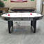 Blanc / gris foncé + tables de hockey ovales en bois manufacturé noir