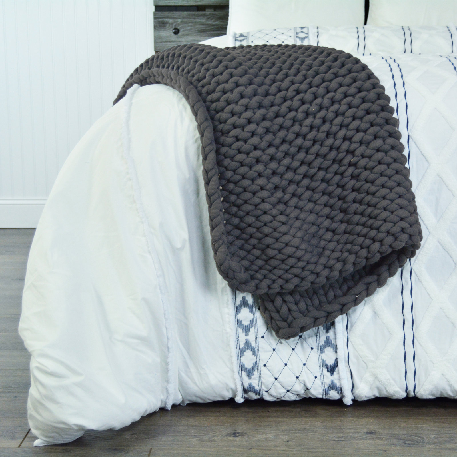 Maxine Acrylic Chunky Knit Throw Blanket, Gray