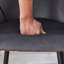 Tabouret de bar à hauteur de comptoir, ensemble de 2, pieds en métal noir, revêtement en velours pour pub, restaurant, îlot de cuisine (gris foncé)