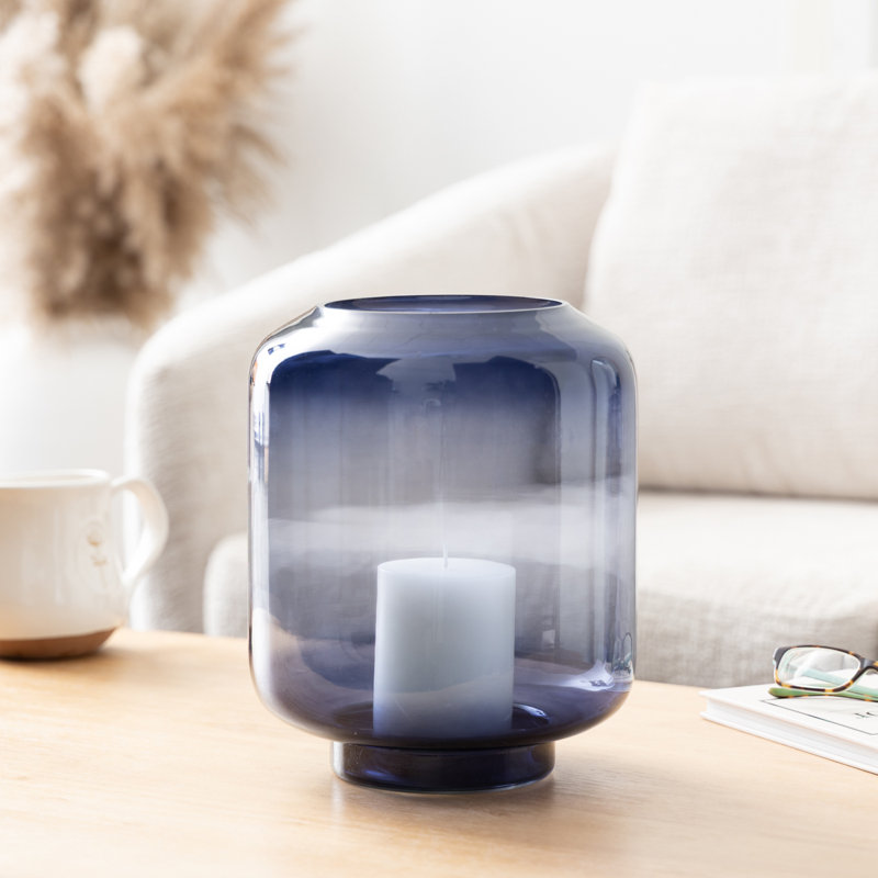 Lampe large ouragan en verre teinté bleu Cole and Base, Bleu, H 10 po x l 9 po x P 9 po