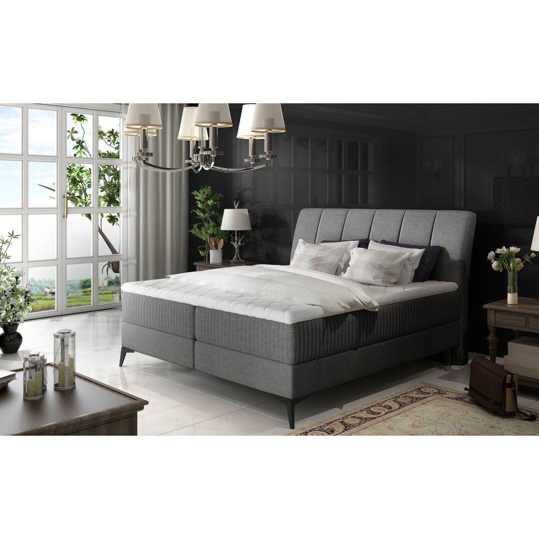 Boxspringbett Esai mit Bettkasten