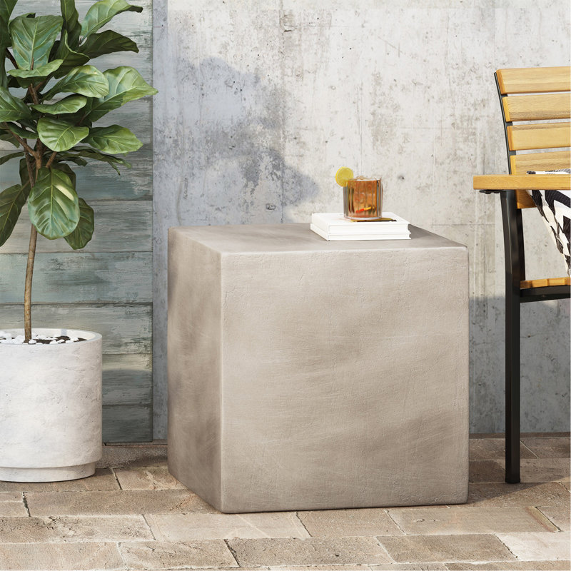 Charmante table d'appoint d'extérieur en béton léger au design moderne