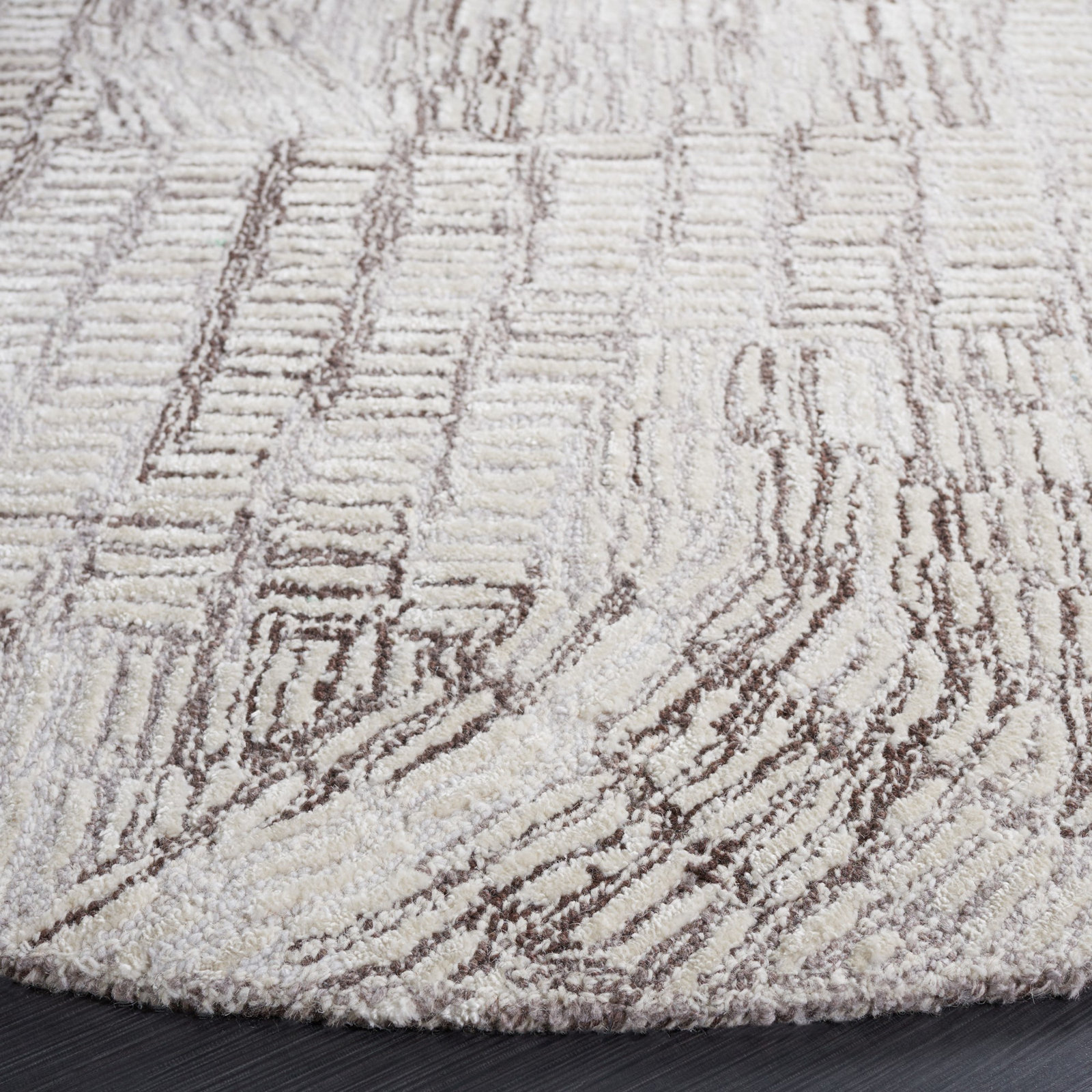 Ashwin Brown Ivory Hand-Tufted Abstract Rug, Round 6'
