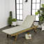 Chaise longue d'extérieur en bois d'acacia avec coussin gris clair et roulettes Mall Mall-335429776