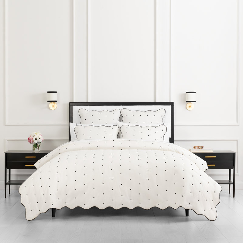 kate spade new york Scalloped Edge Full/Queen Quilt Bedding Set, All Season 3-Piece Set, Navy, Queen Quilt + 2 Shams, White