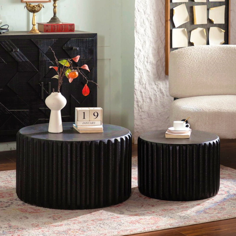 Ensemble de tables basses rondes festonnées noires