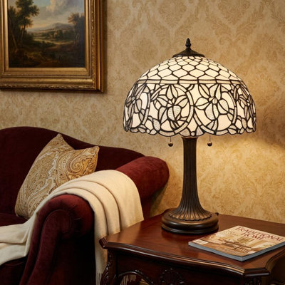 Lampe de table chandelier 23 po en métal brun foncé à deux lumières avec abat-jour blanc