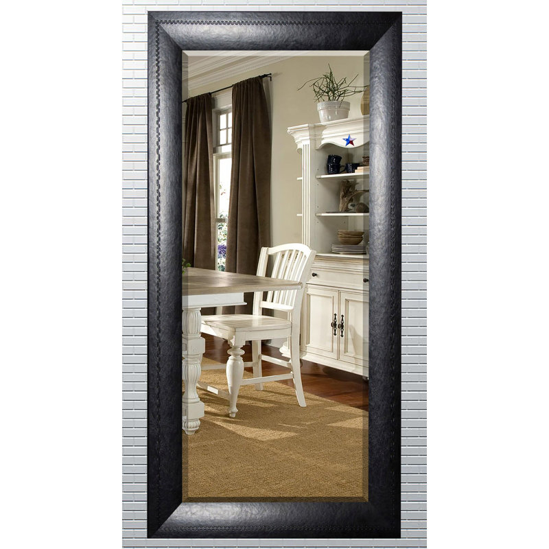 Miroir mural biseauté en cuir cousu, H 71 po x l 31 po
