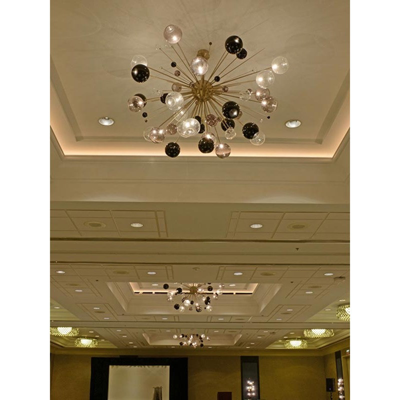 Lustre en laiton 16 lumières Murana, Or brossé, Fumée, 78” Width x 78” Length x 78” Height
